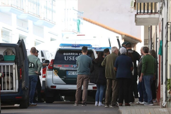 Agentes de la Guardia Civil en Hornachos (Badajoz)