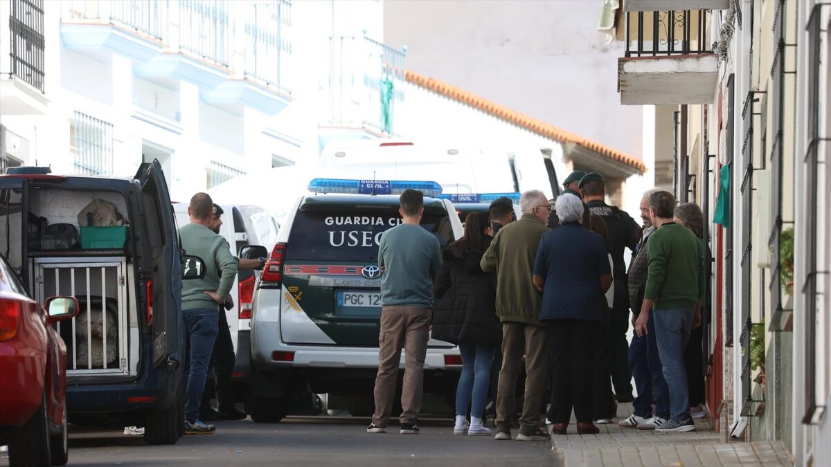 Agentes de la Guardia Civil en Hornachos (Badajoz)