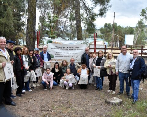 Granada alumbra otro Bosque de la Poesía
