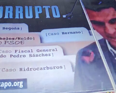La lona sobre Sánchez