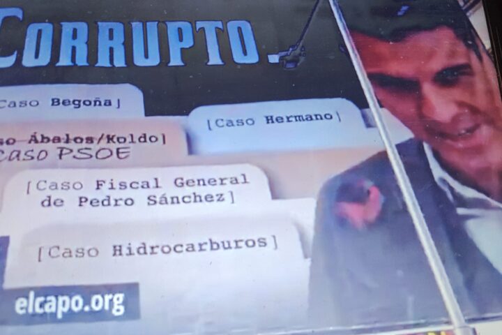 La lona sobre Sánchez