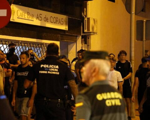 La agitación en redes para organizar 'cazas de inmigrantes' siembra odio y terror en la sociedad española