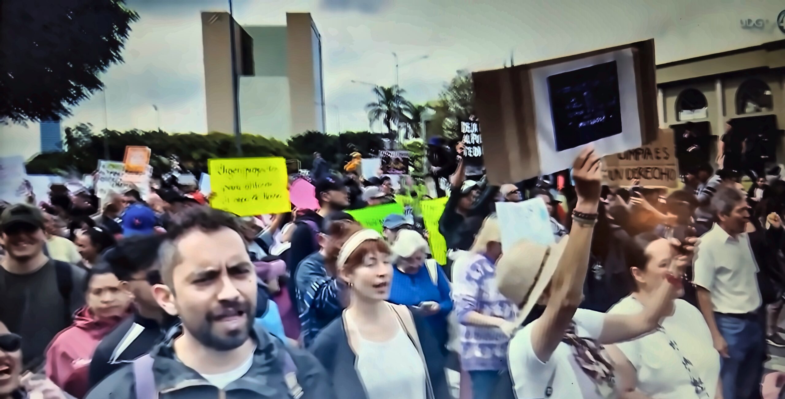 Manifestación contra el agua sucia