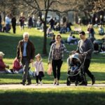 Más personas mayores y menos jóvenes: ¿qué futuro nos espera?